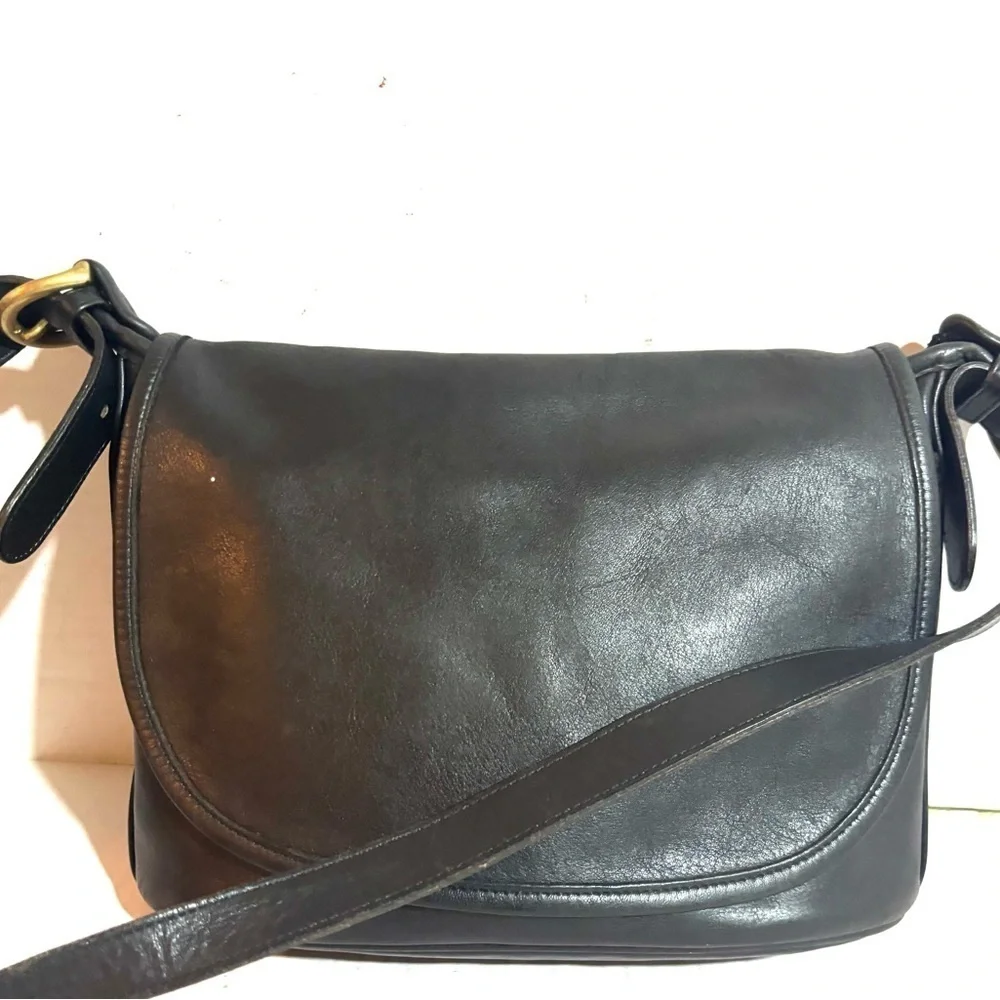 Coach #M5C4150 vintage Black Leather Crossbody Bag